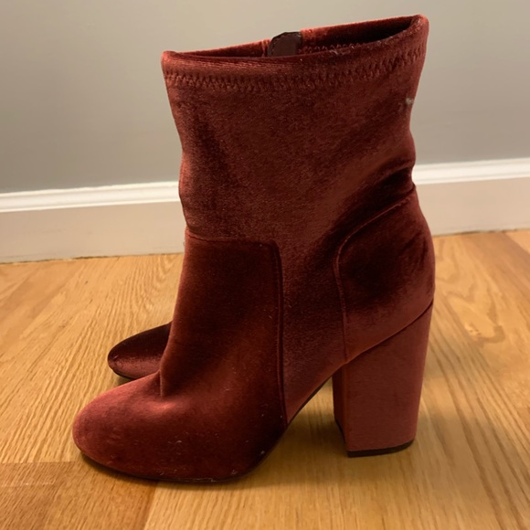 Red Velvet booties - Picture 5 of 8